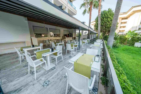 SUPREME BEACH HOTEL 14+ Restaurants