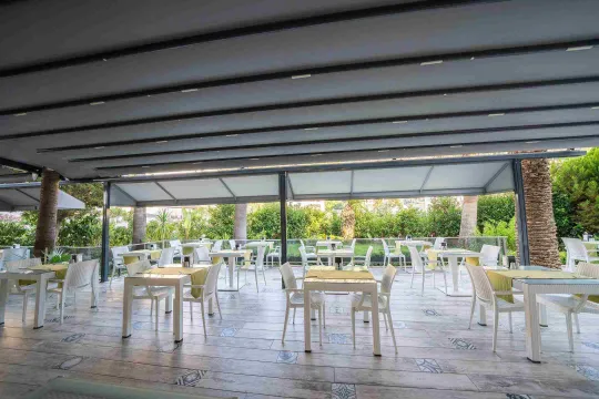 SUPREME BEACH HOTEL 14+ Restaurants