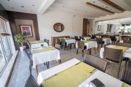 SUPREME BEACH HOTEL 14+ Restaurants
