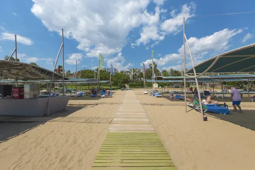 TERRACE BEACH RESORT Pools & Beach