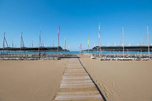 TERRACE BEACH RESORT Pools & Beach