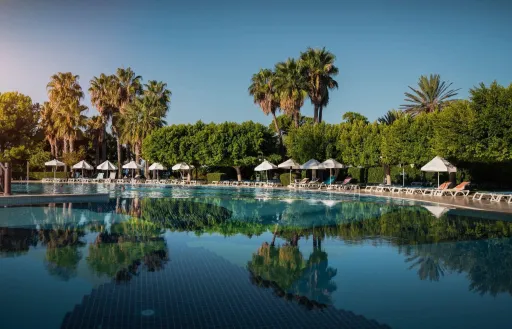 TERRACE BEACH RESORT Pools & Beach