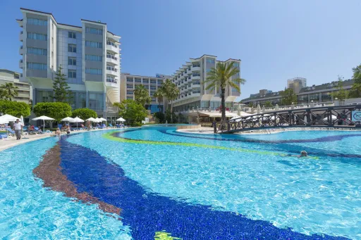 TERRACE BEACH RESORT Pools & Beach