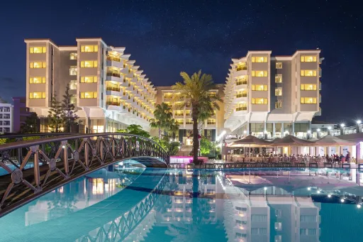 TERRACE BEACH RESORT Pools & Beach