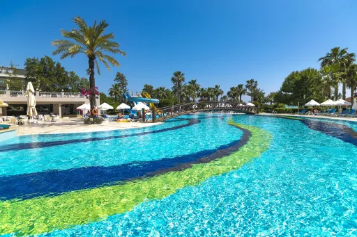 TERRACE BEACH RESORT Pools & Beach