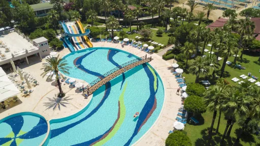 TERRACE BEACH RESORT Pools & Beach