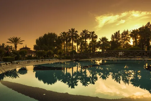 TERRACE BEACH RESORT Pools & Beach