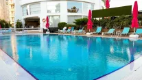 THE CORNER PARK HOTEL Pools & Beach