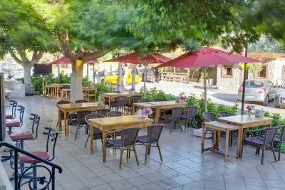 THE HELLO HOTEL Restaurants