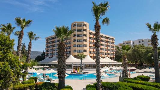 THE HOLIDAY RESORT HOTEL General Images