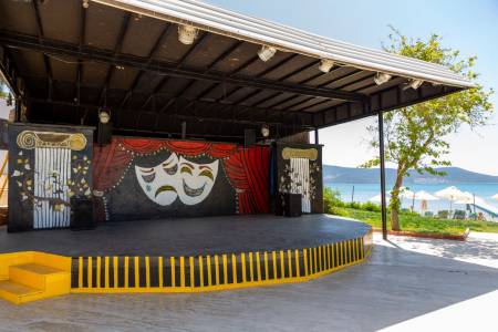THE HOLIDAY RESORT HOTEL Activities