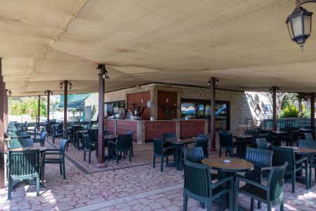 THE HOLIDAY RESORT HOTEL Bars