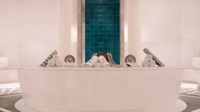 THE LAND OF LEGENDS KINGDOM Spa