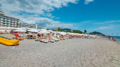 THE LUMOS DELUXE RESORT HOTEL-SPA Pools & Beach