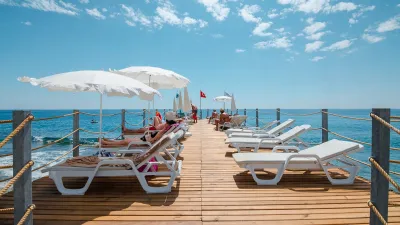 THE LUMOS DELUXE RESORT HOTEL-SPA Pools & Beach