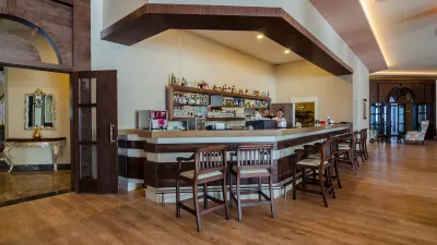 THE LUMOS DELUXE RESORT HOTEL-SPA Bars
