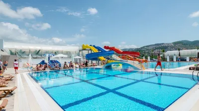 THE LUMOS DELUXE RESORT HOTEL-SPA Pools & Beach