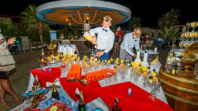 THE MARILIS HILL RESORT Bars