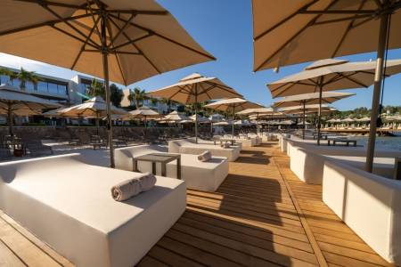 THE NORM COLLECTION DOORA Pools & Beach