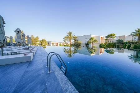 THE NORM COLLECTION DOORA Pools & Beach