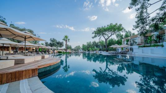 THE NORM COLLECTION DOORA Pools & Beach