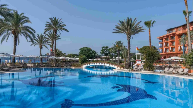 THE NORM ORIENTAL Pools & Beach