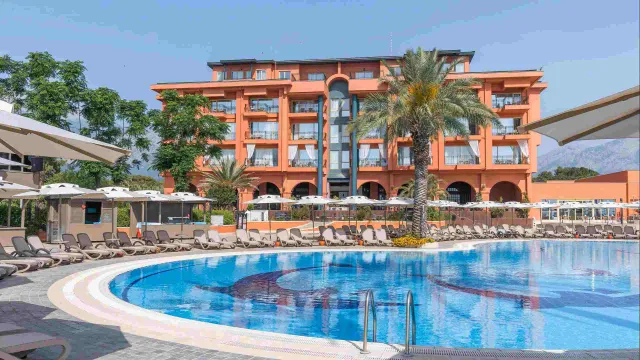 THE NORM ORIENTAL Pools & Beach