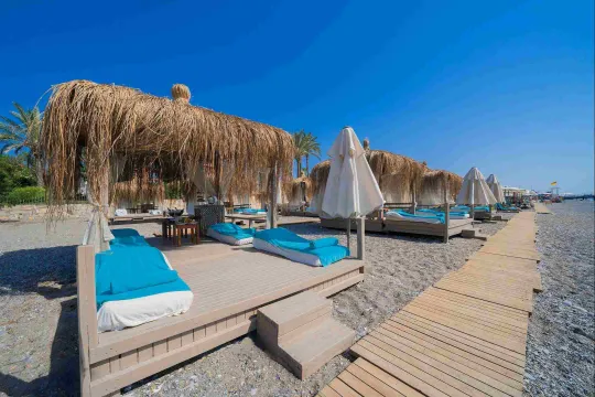 THE NORM ORIENTAL Pools & Beach