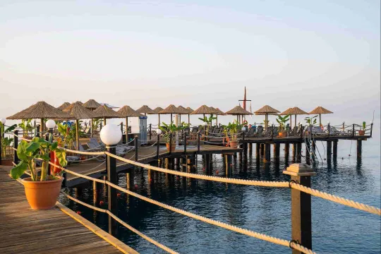 THE NORM ORIENTAL Pools & Beach