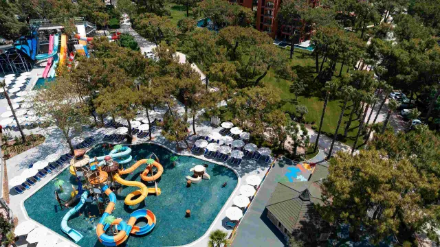 THE NORM ORIENTAL Pools & Beach