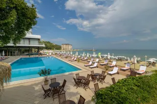 THE PALACE HOTEL Pools & Beach