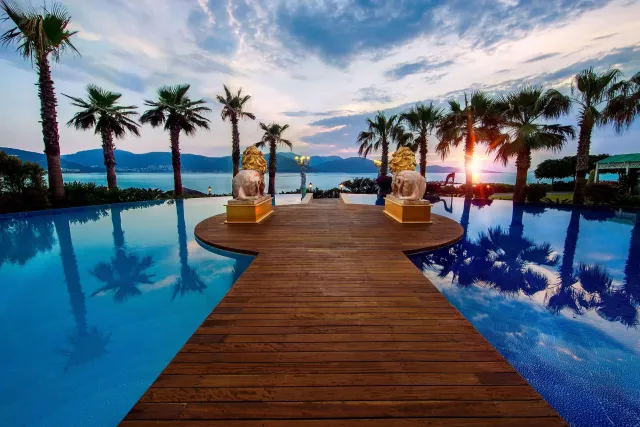 THE PLAZA BODRUM (ex. BE PREMIUM BODRUM) Pools & Beach