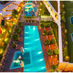 THE SENSE DELUXE HOTEL Pools & Beach