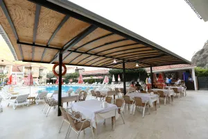 THE TOWER HOTEL Restaurants