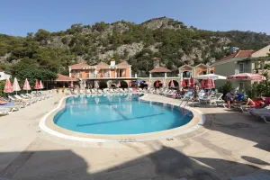 THE TOWER HOTEL Pools & Beach