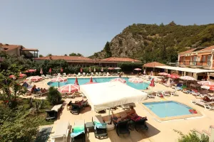 THE TOWER HOTEL Pools & Beach