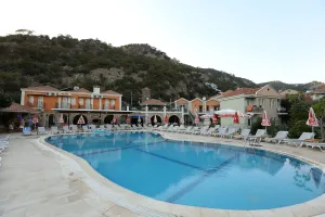 THE TOWER HOTEL Pools & Beach