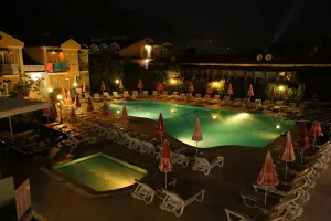 THE TOWER HOTEL Pools & Beach