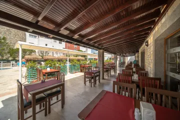 TIANA BEACH RESORT Restaurants