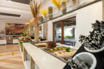 TIANA BEACH RESORT Restaurants