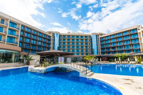 TIARA BEACH HOTEL Pools & Beach