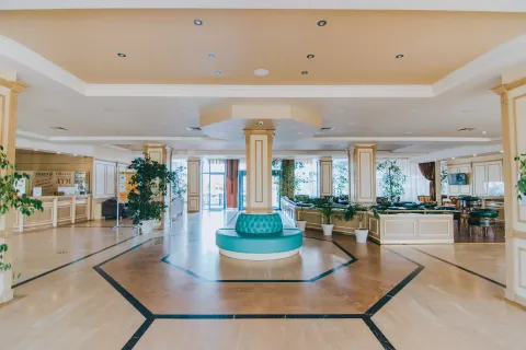 TIARA BEACH HOTEL Lobby