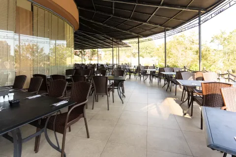 TIARA BEACH HOTEL Restaurants