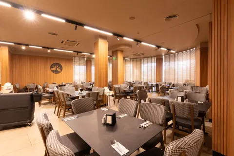TIARA BEACH HOTEL Restaurants