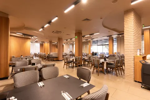 TIARA BEACH HOTEL Restaurants