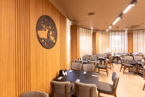 TIARA BEACH HOTEL Restaurants