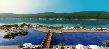TITANIC LUXURY COLLECTION BODRUM Pools & Beach