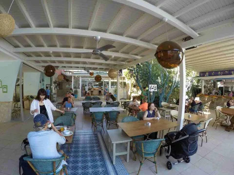 TONOZ BEACH HOTEL Restaurants