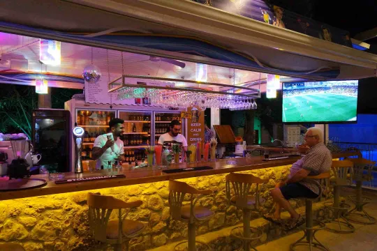 TONOZ BEACH HOTEL Restaurants