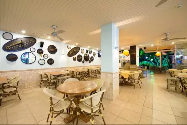 TONOZ BEACH HOTEL Restaurants